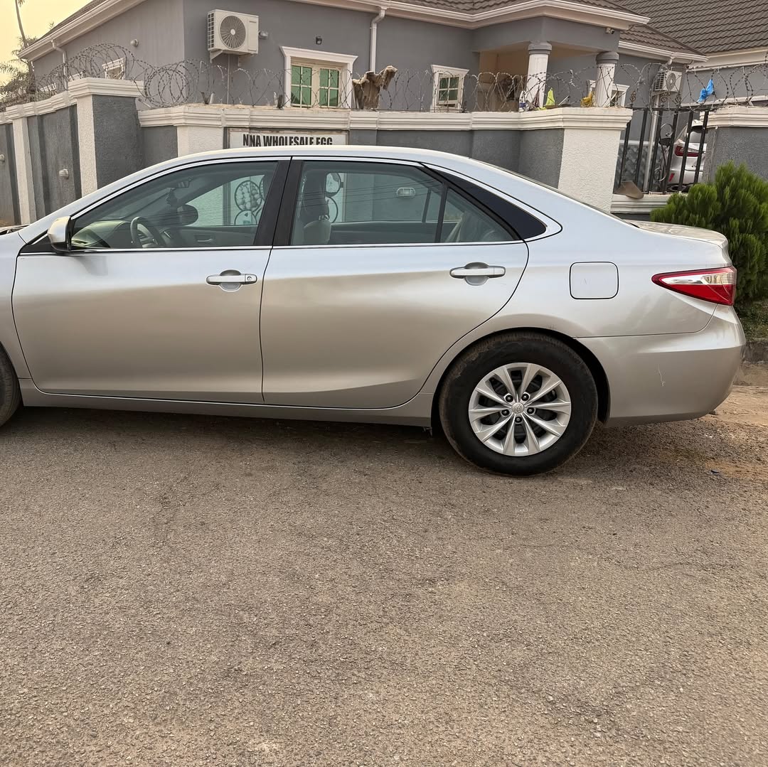 2015 Camry LE: Low Miles, Perfect, 16M
