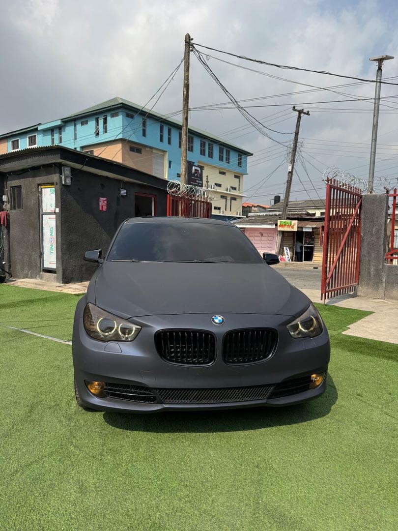 Luxury 2012 BMW 535i GT: Power & Space