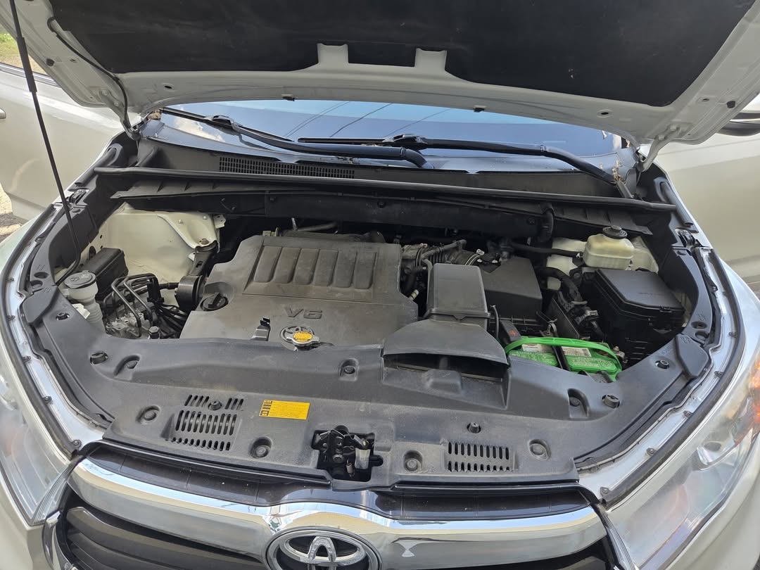 2015 Toyota Highlander: Clean, Accident-Free & Ready