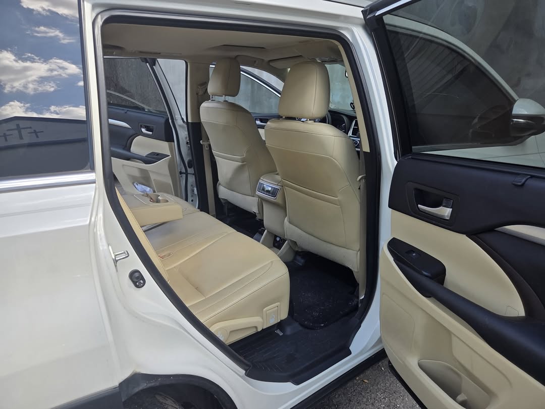 2015 Toyota Highlander: Clean, Accident-Free & Ready