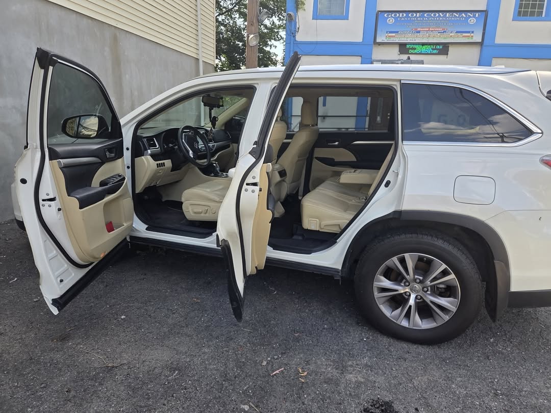 2015 Toyota Highlander: Clean, Accident-Free & Ready