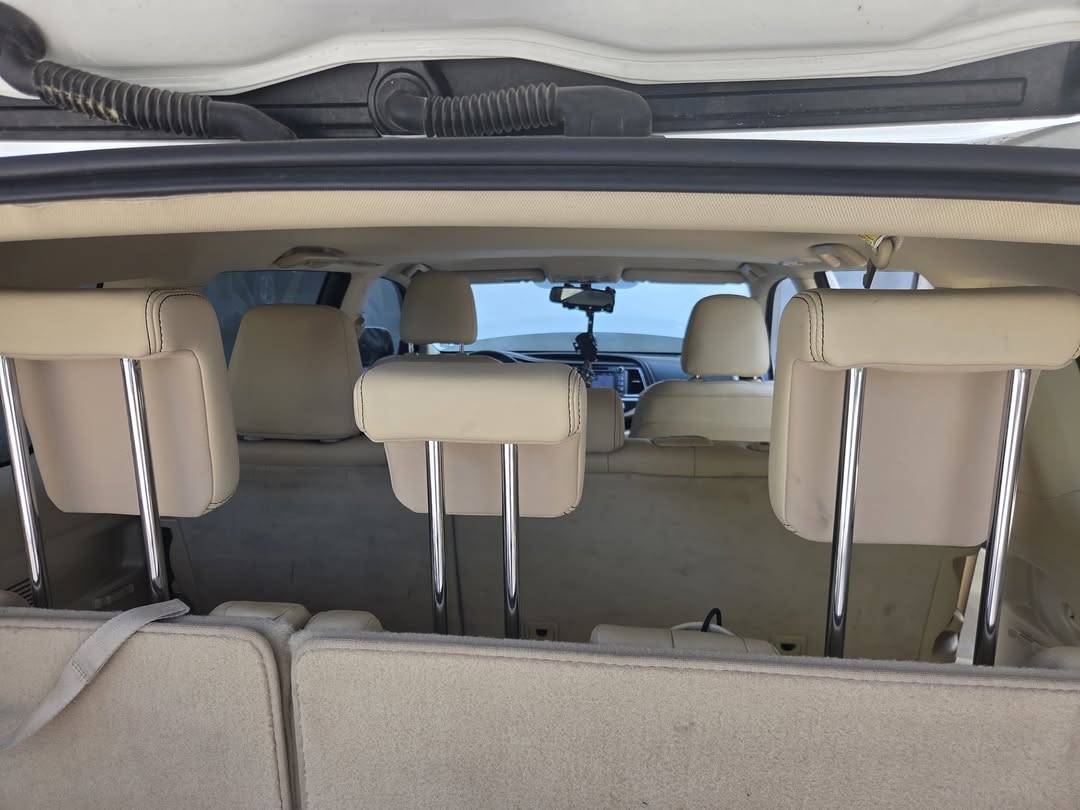 2015 Toyota Highlander: Clean, Accident-Free & Ready