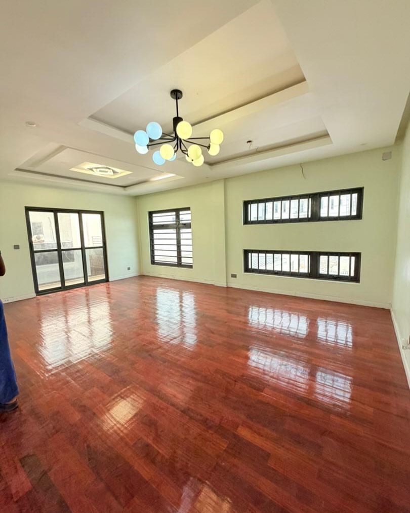 Elegant 5-Bedroom Dulex with Pool in Maryland