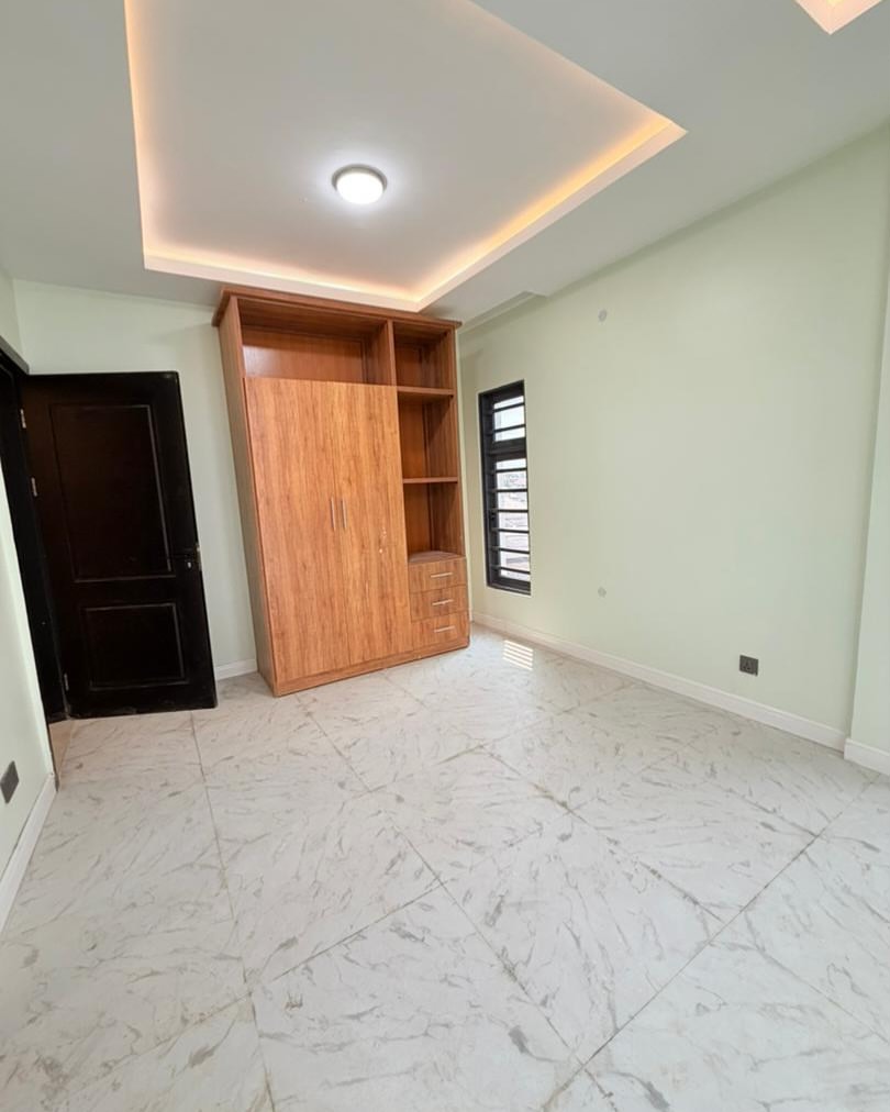 Elegant 5-Bedroom Dulex with Pool in Maryland