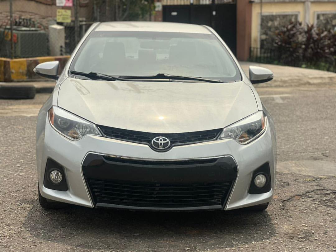 2014 Corolla SE: Unbeatable Value & Reliability