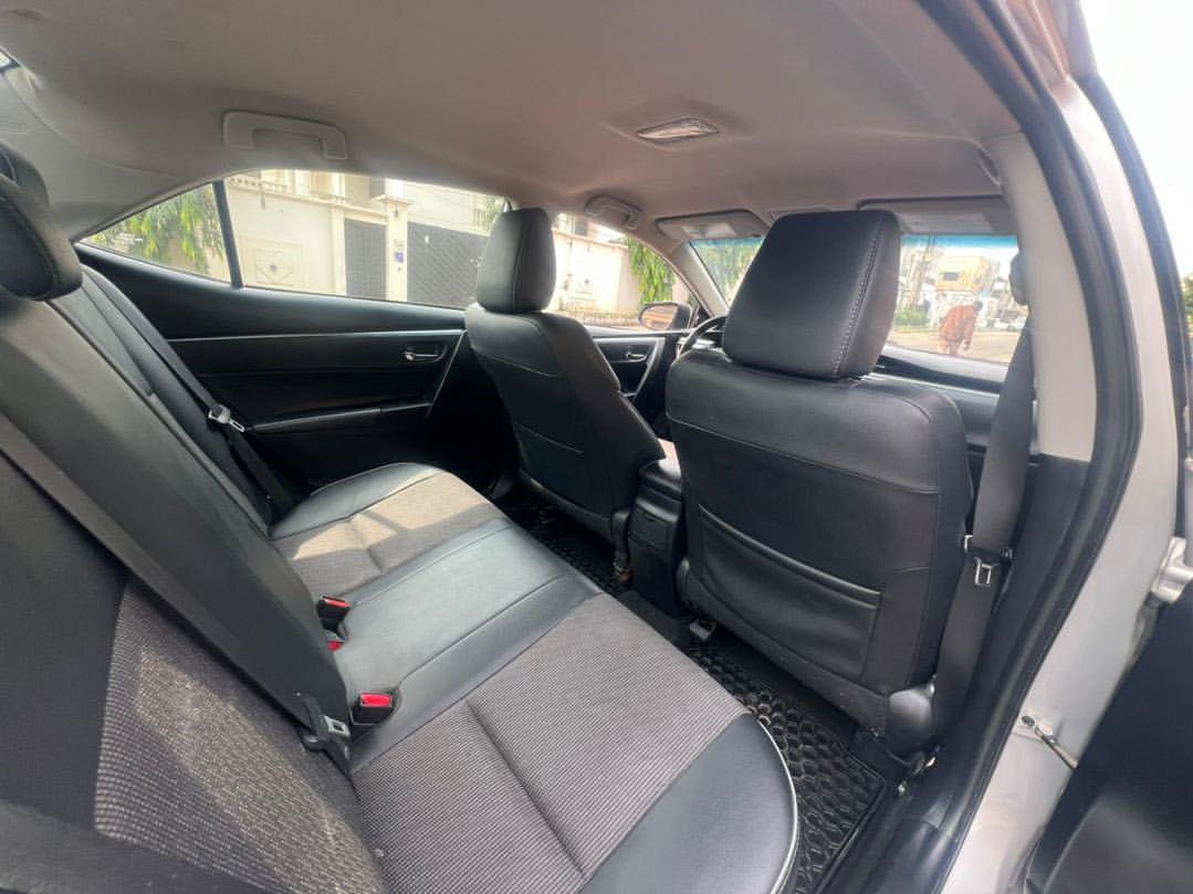 2014 Corolla SE: Unbeatable Value & Reliability