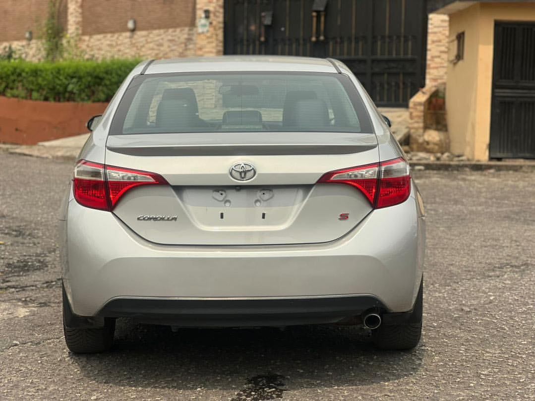 2014 Corolla SE: Unbeatable Value & Reliability