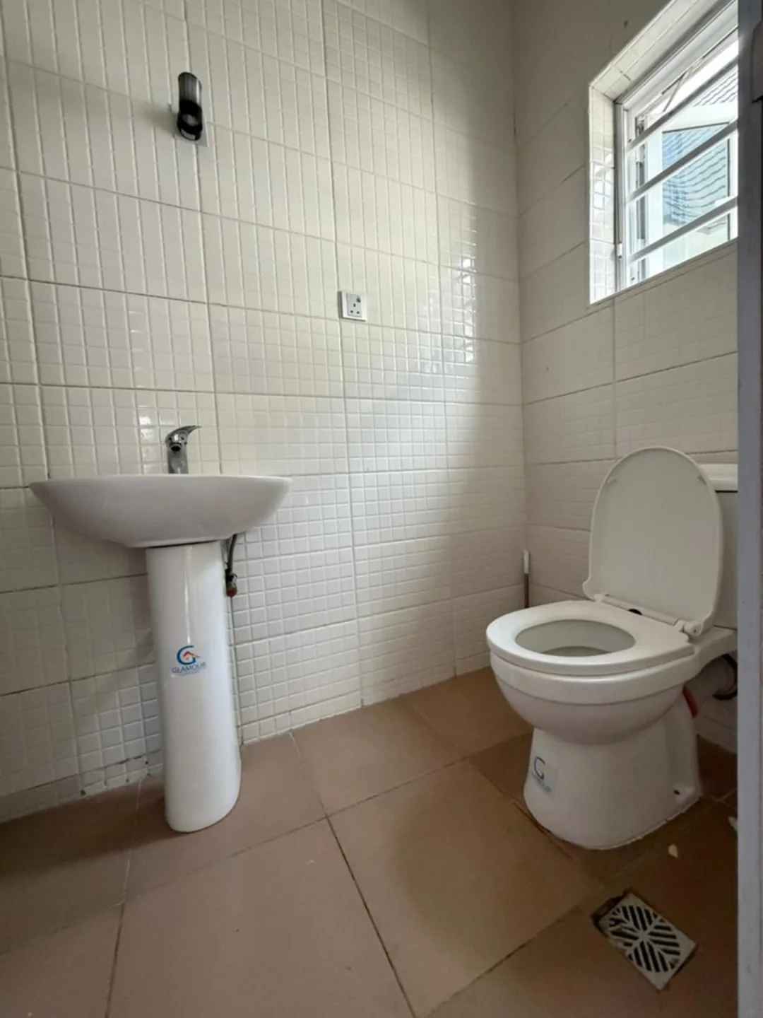 Opulent 5-Bed Duplex with Resort-Style Pool in Lekki