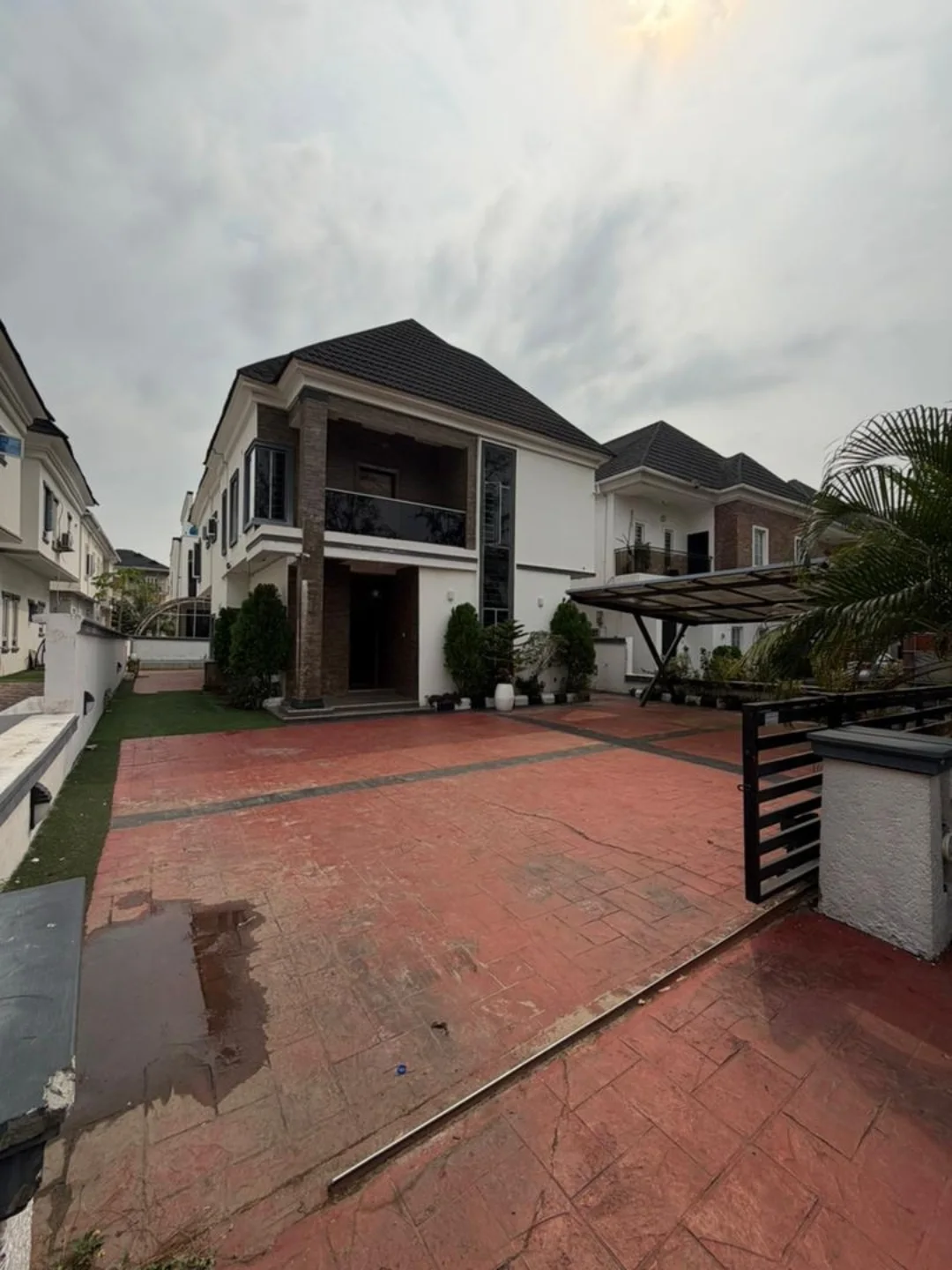 Opulent 5-Bed Duplex with Resort-Style Pool in Lekki