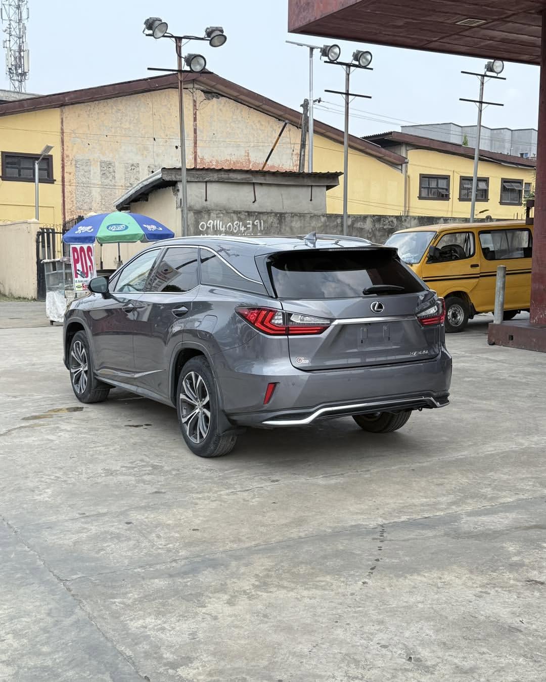 Luxury 3-Row Lexus RX350L w/ 360° Camera