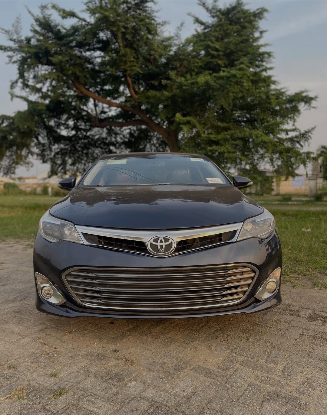 Luxury 2014 Toyota Avalon: Sunroof & Tech