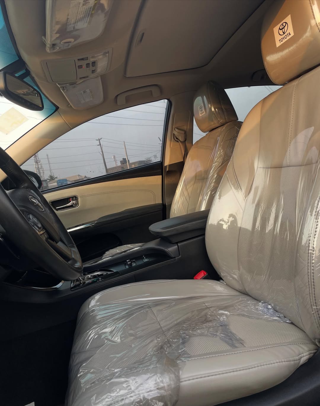 Luxury 2014 Toyota Avalon: Sunroof & Tech