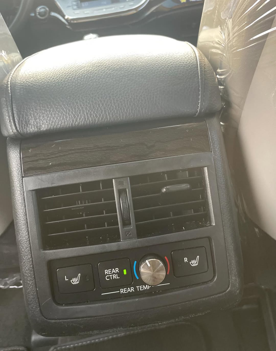 Luxury 2014 Toyota Avalon: Sunroof & Tech