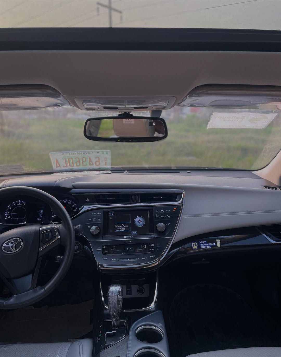 Luxury 2014 Toyota Avalon: Sunroof & Tech