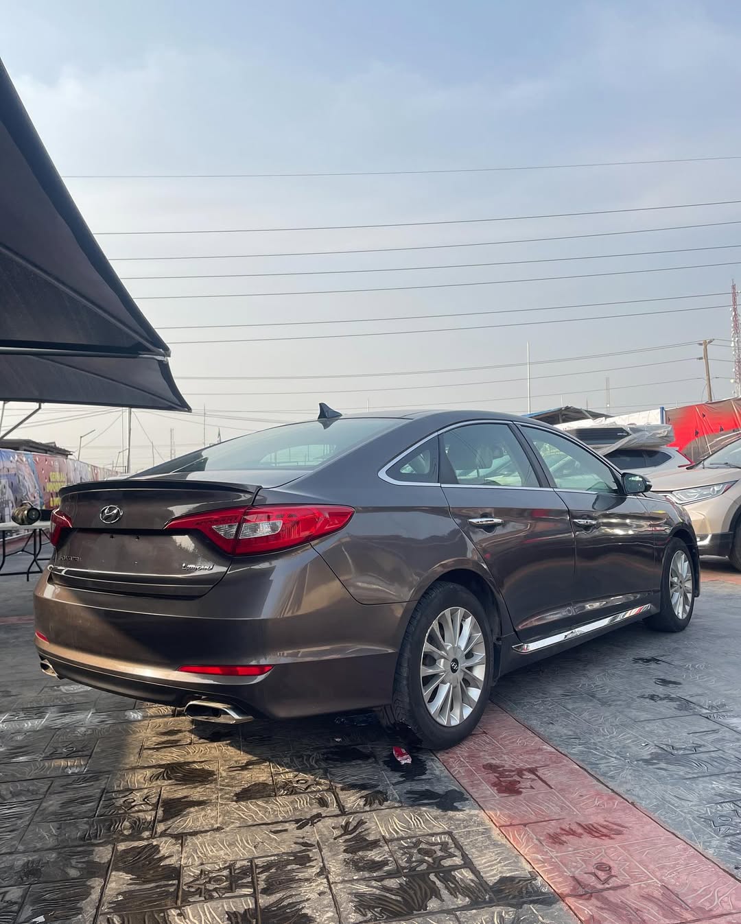 Luxury Sonata: Panoramic Sunroof & Premium Tech