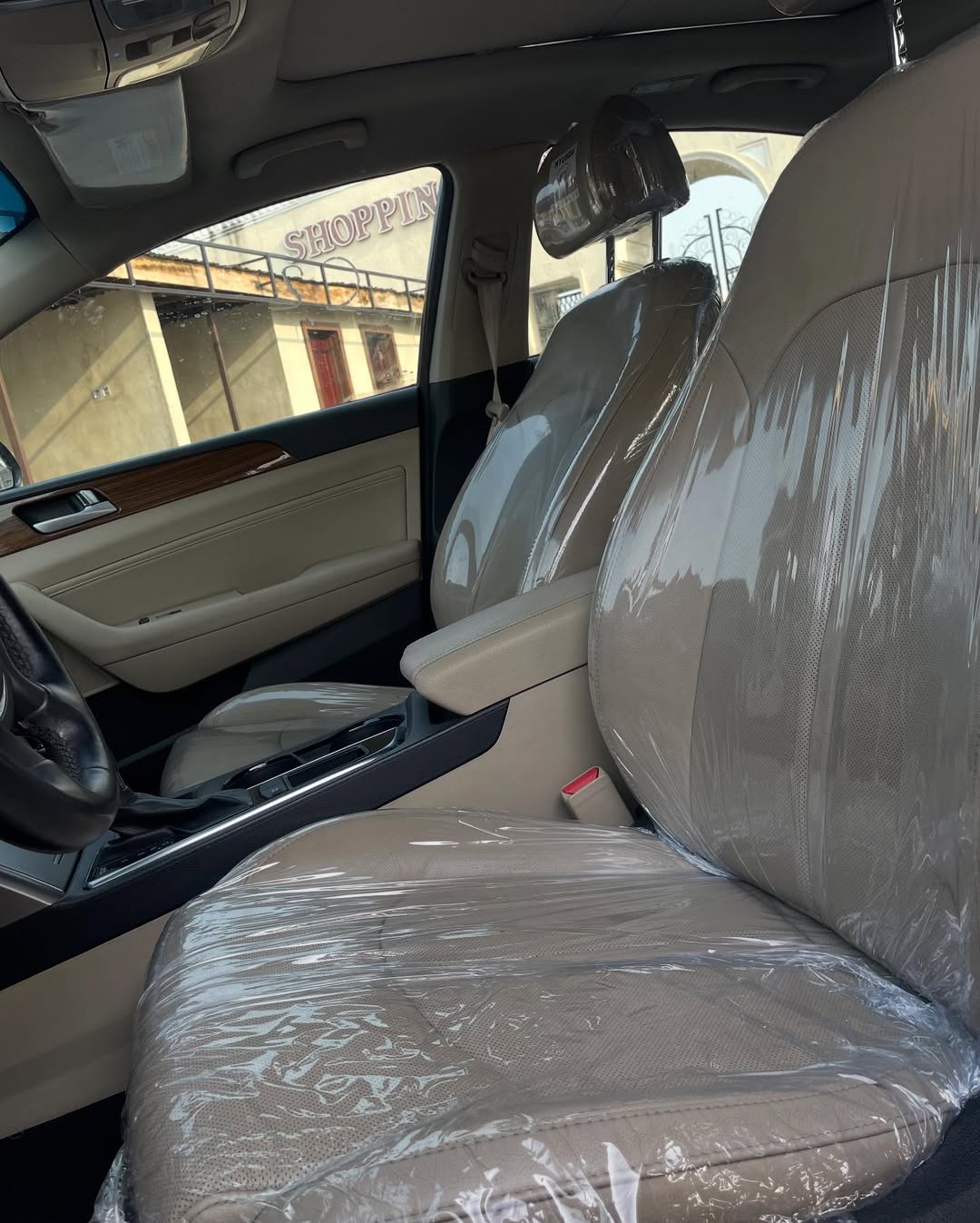 Luxury Sonata: Panoramic Sunroof & Premium Tech