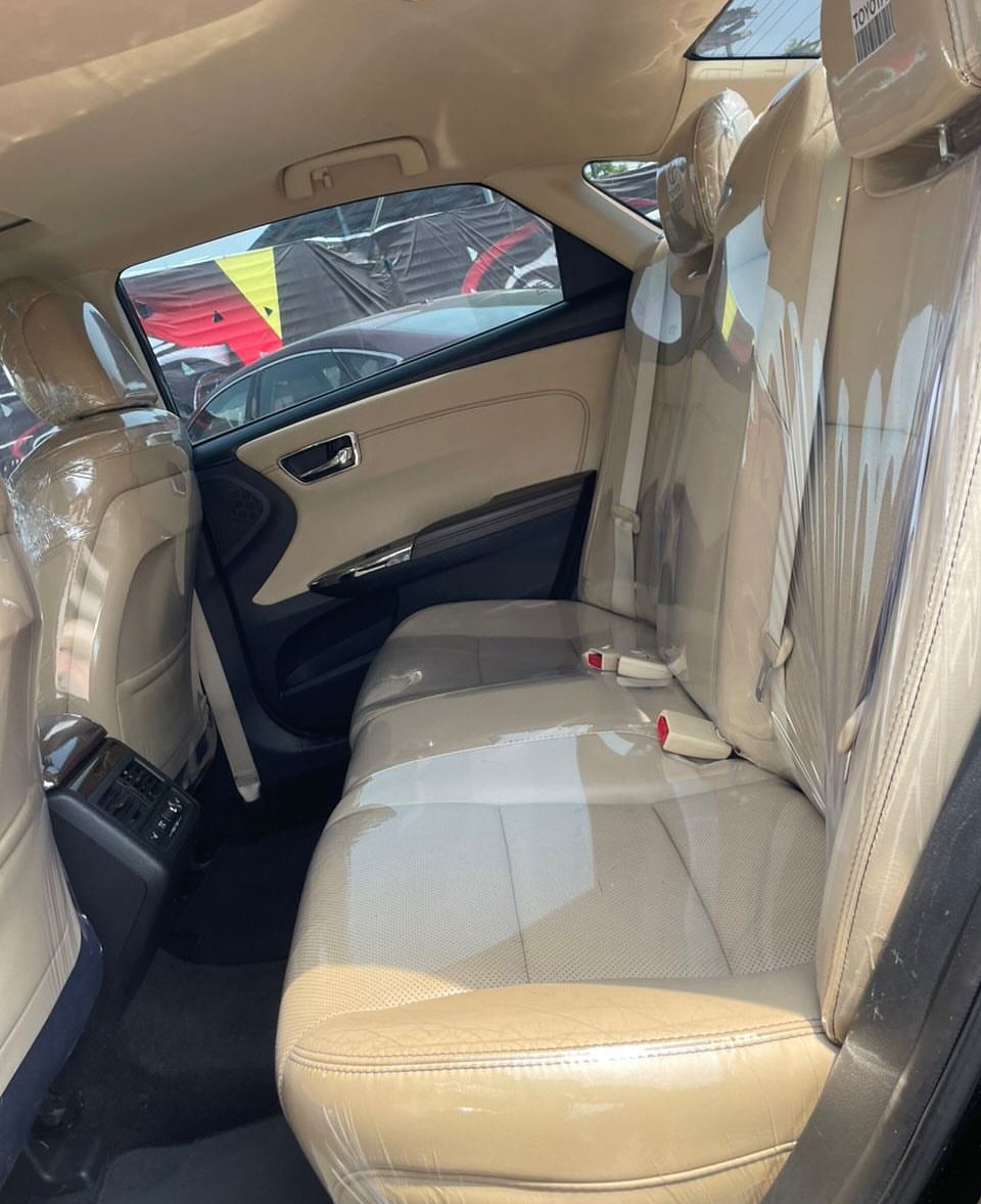 Luxury 2013 Toyota Avalon: Sunroof & Tech, 21M Naira