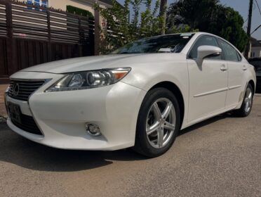 2014 Lexus ES350: Luxury & Power