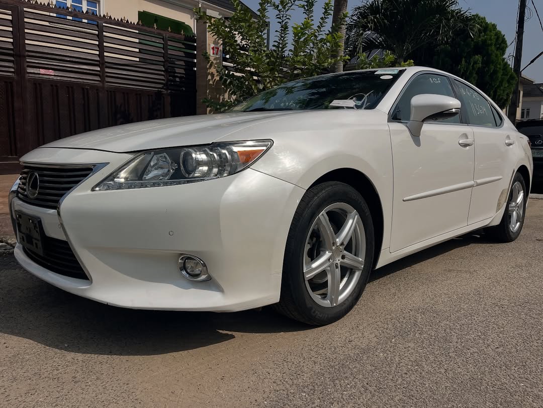 2014 Lexus ES350: Luxury & Power, Ready to Zoom