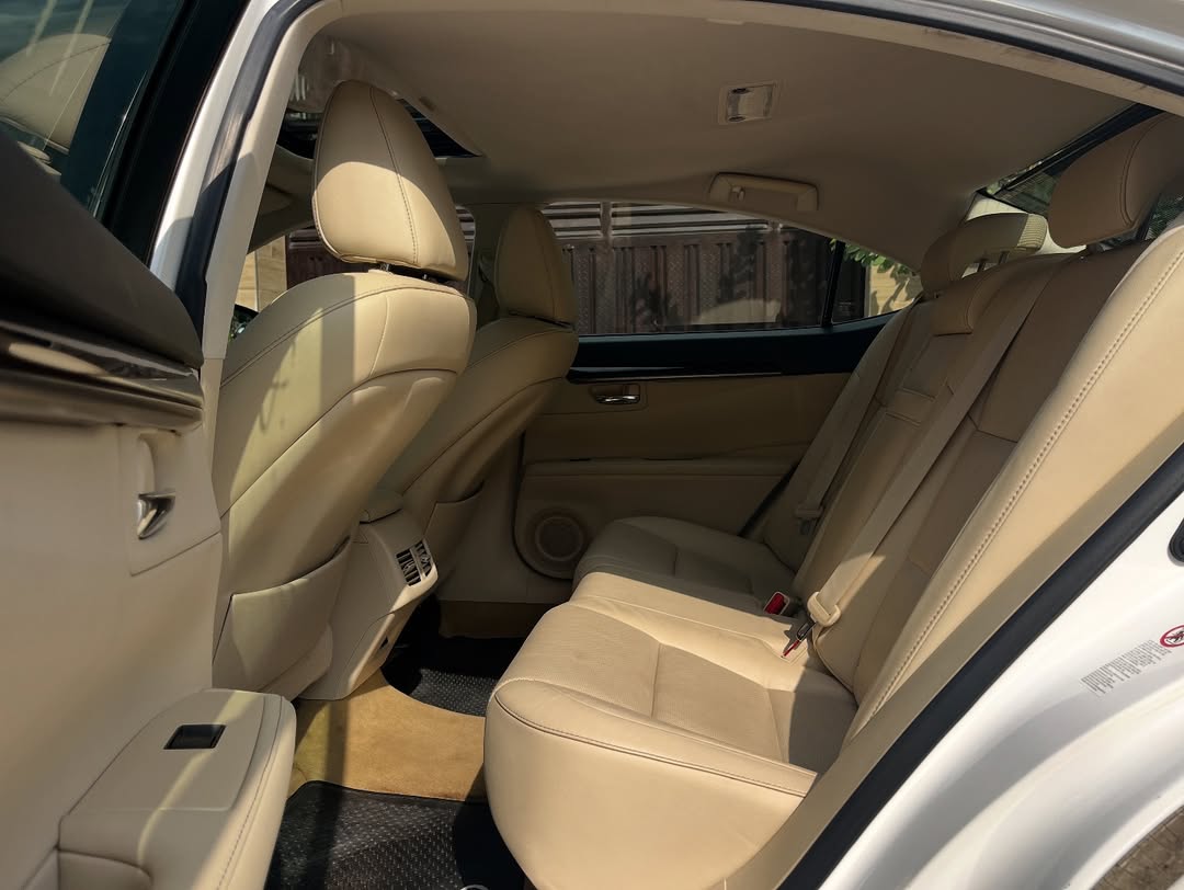 2014 Lexus ES350: Luxury & Power, Ready to Zoom