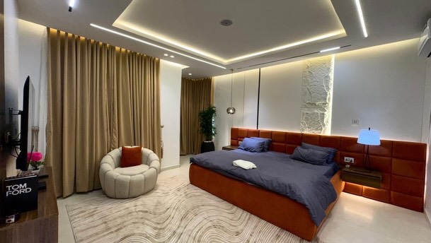 Ultimate 4-Bedroom Playground with PS5 & Pool Access