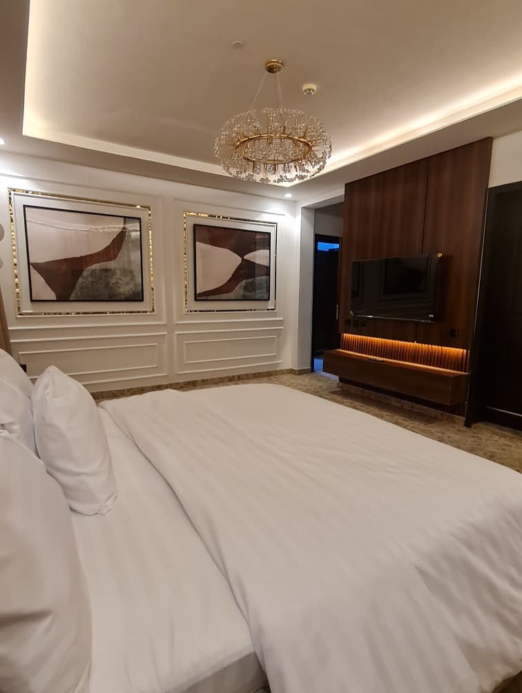 Elegant 3-Bedroom Haven with Gym & Netflix in Anthony