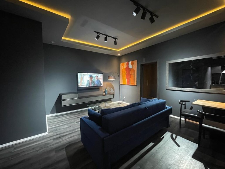 Bayview Elegance: Pool, Gym & Lagos Luxury