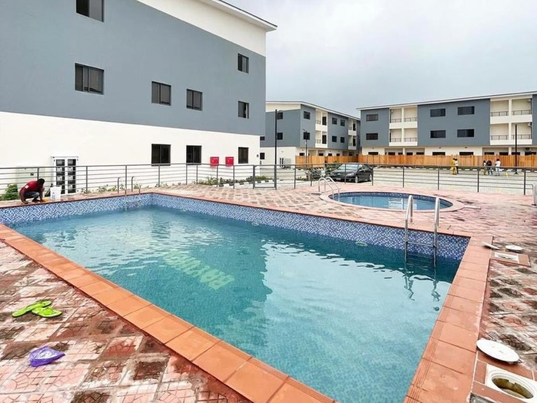 Bayview Elegance: Pool, Gym & Lagos Luxury