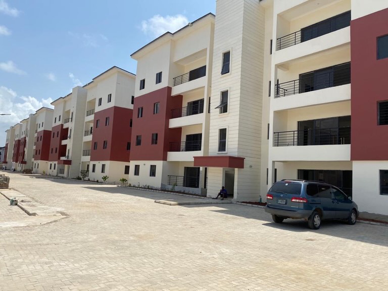 Bayview Elegance: Pool, Gym & Lagos Luxury