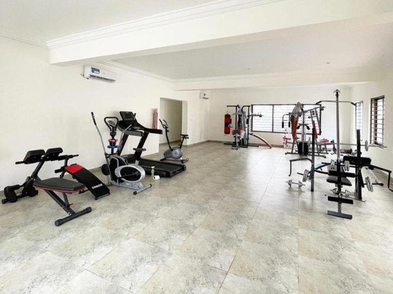 Bayview Elegance: Pool, Gym & Lagos Luxury