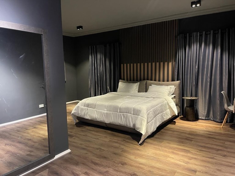 Bayview Elegance: Pool, Gym & Lagos Luxury