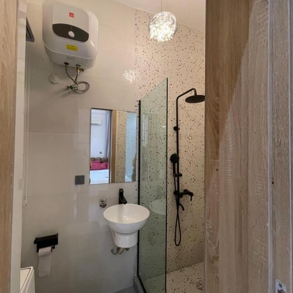 Lagos Haven: Spacious 2BR with Prime City Views