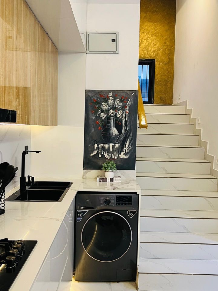 Live in Elegance: Alpha’s Open-Plan Haven