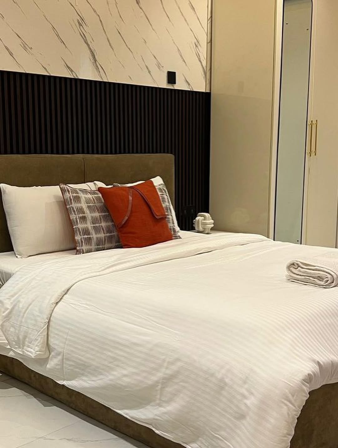 Live in Elegance: Alpha’s Open-Plan Haven