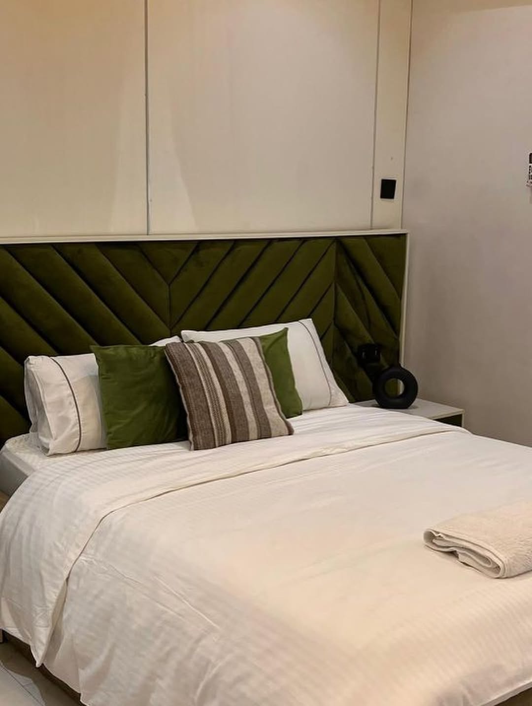 Live in Elegance: Alpha’s Open-Plan Haven