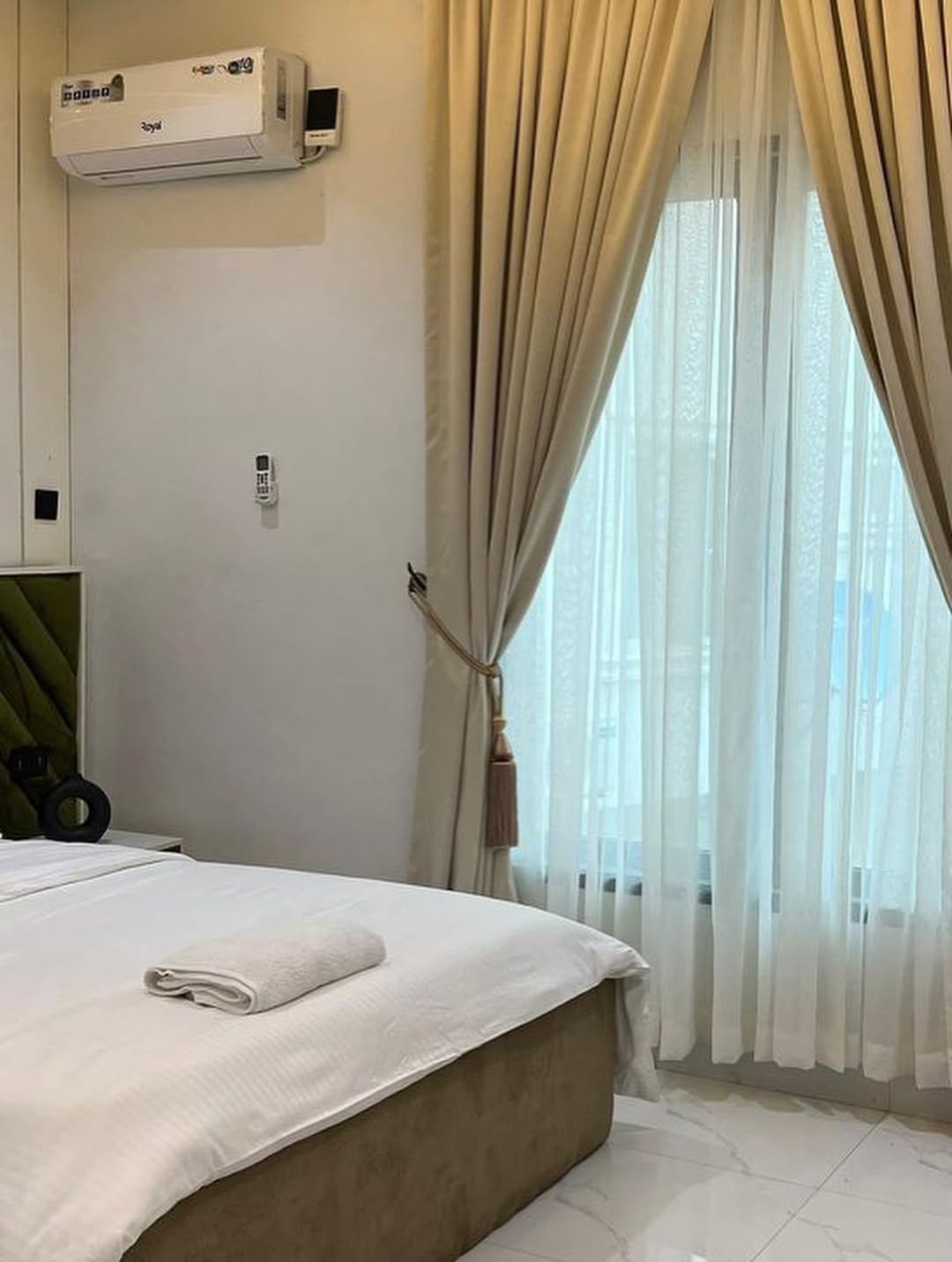 Live in Elegance: Alpha’s Open-Plan Haven