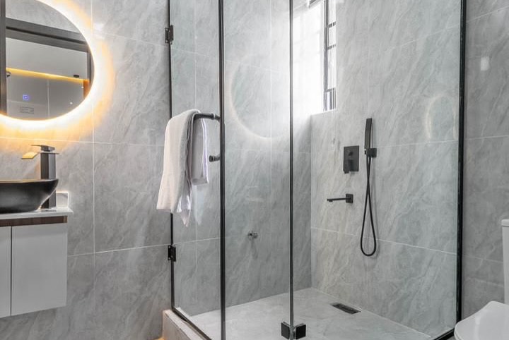 Lagos Luxury Living: Pool, Gym & Smart 2-Bedroom Haven