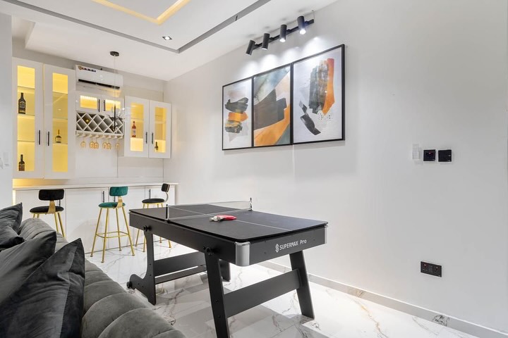 Lagos Luxury Living: Pool, Gym & Smart 2-Bedroom Haven