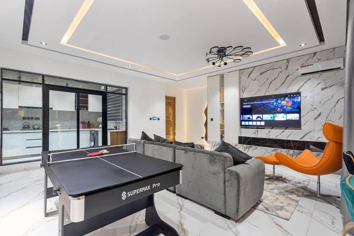 Lagos Luxury Living: Pool, Gym & Smart 2-Bedroom Haven