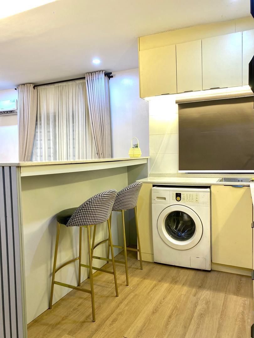 Seaside Luxury: Modern 1-Bedroom with 24/7 Power & WiFi