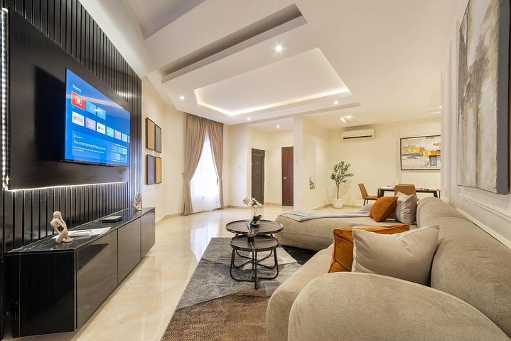 Lekki Phase 1 Oasis: Serene 1BR with 24/7 Power & WiFi