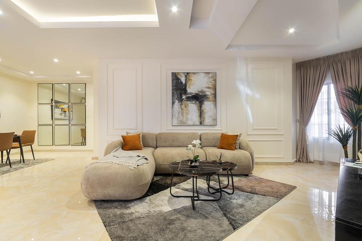 Lekki Phase 1 Oasis: Serene 1BR with 24/7 Power & WiFi