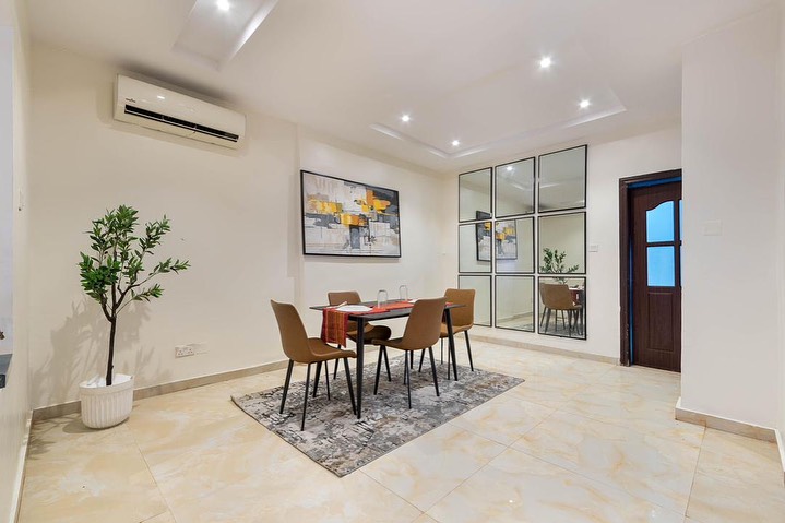 Lekki Phase 1 Oasis: Serene 1BR with 24/7 Power & WiFi