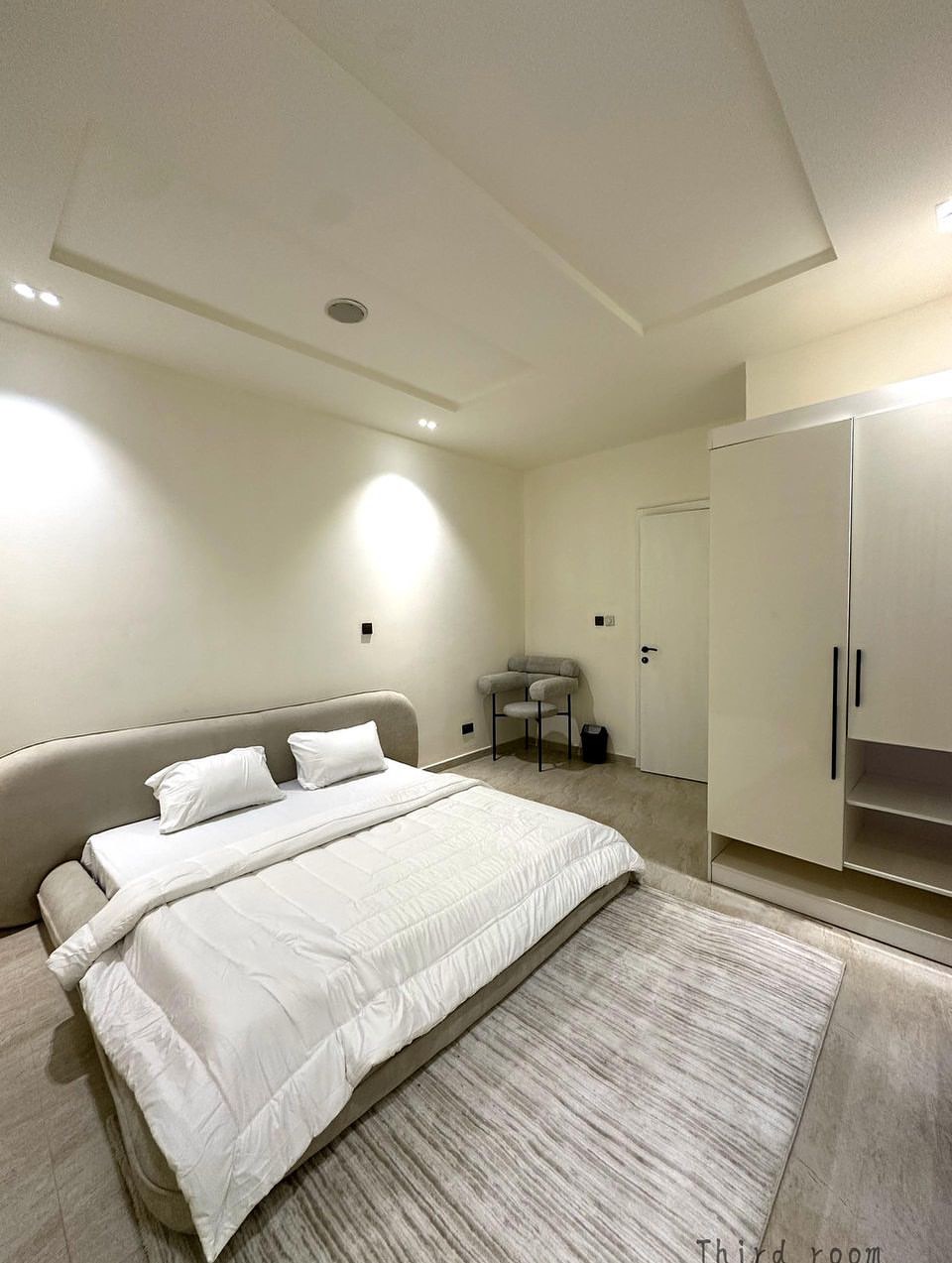 Victoria Bay Oasis: 4BR with Pool & PS5