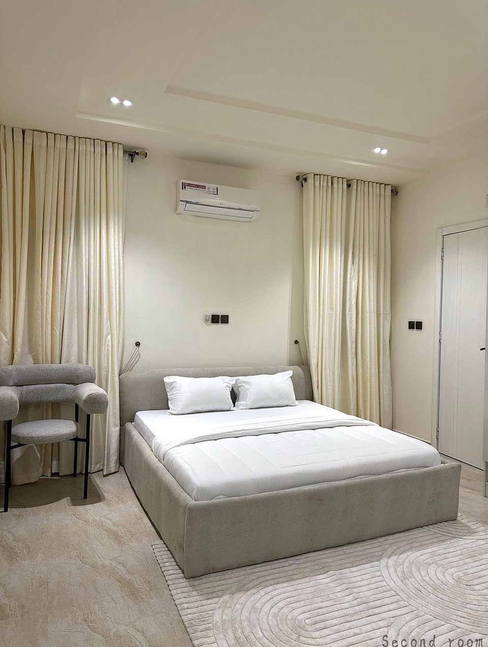 Victoria Bay Oasis: 4BR with Pool & PS5