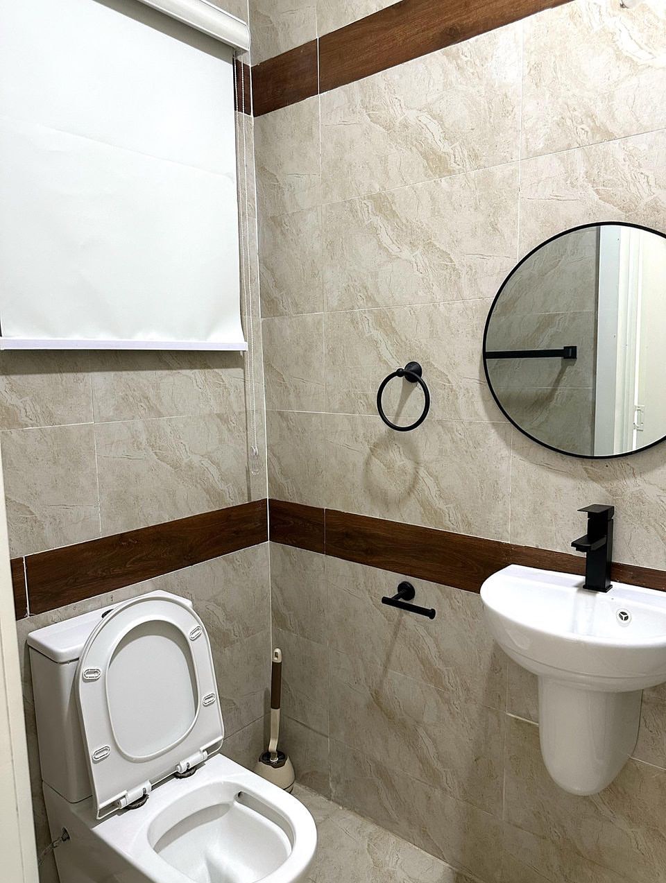 Victoria Bay Oasis: 4BR with Pool & PS5