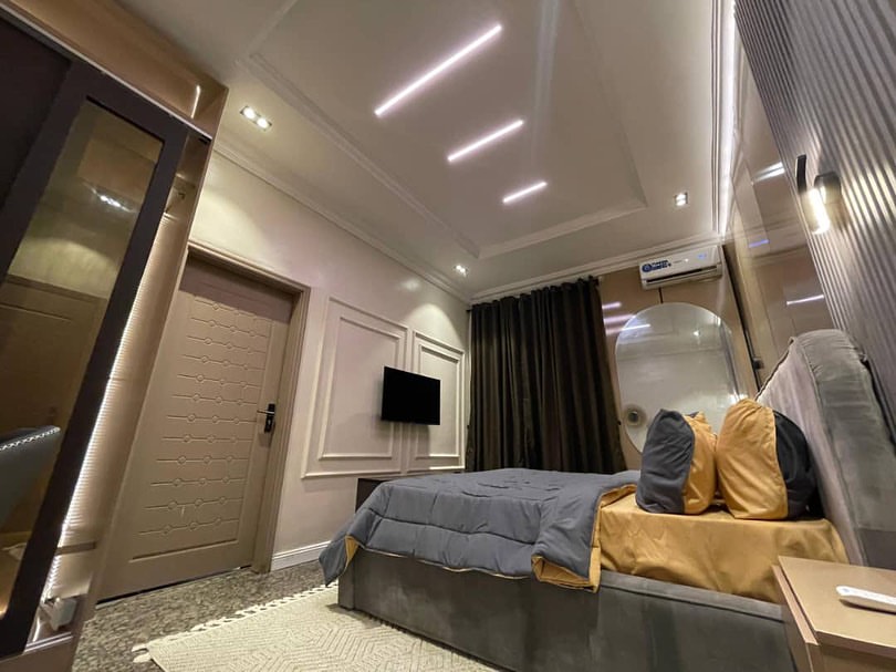 Lekki Phase 1 Oasis: Your All-Inclusive 1BR Retreat