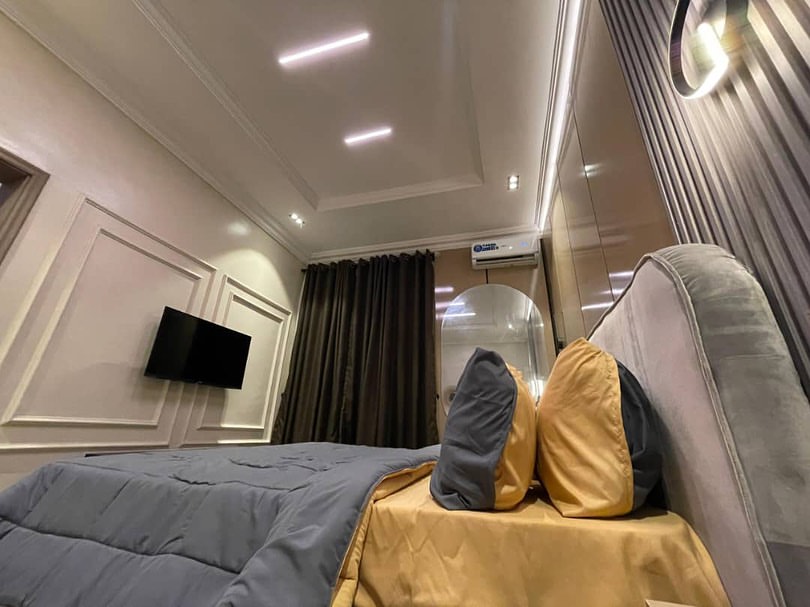 Lekki Phase 1 Oasis: Your All-Inclusive 1BR Retreat