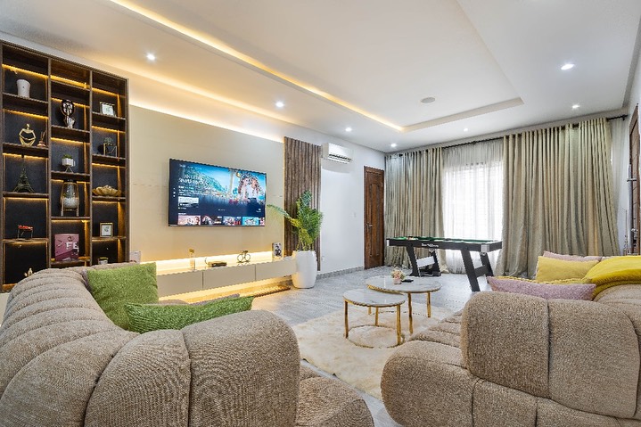 Live the Ikoyi Dream: 3BR Haven with Pool & Gym