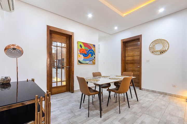 Stylish 2BR Haven with Pool & Gym in Banana Island